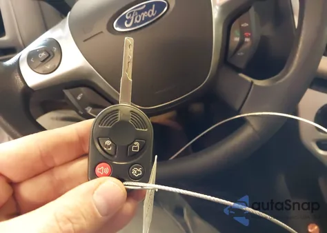 2013 Ford Focus Se z USA, uszkodzony, nr VIN 1FADP3K25DL351395